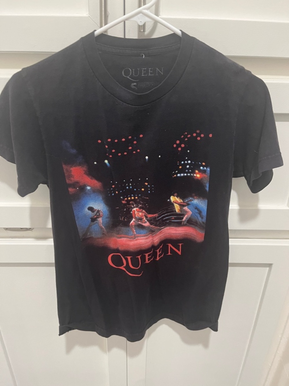 Queen Band Black Graphic Tee - Picture 1 of 3
